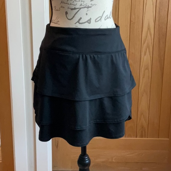 Women’s black Athleta skirt with short insert. New condition. Small - Picture 8 of 13